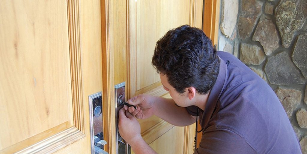 Comment Ouvrir Une Porte Avec Une épingle à Cheveux BricoArtDeco | Comment ouvrir une porte coincée sans appeler un