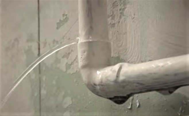 Bricolage - Comment réparer une fuite sur une canalisation percée