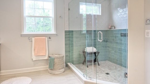 Choisir le bon type de verre pour votre cabine de douche