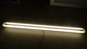 Two_fluorescent_tubes