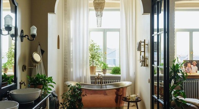 À quelle hauteur fixer un miroir vertical ? Le guide ultime pour une décoration harmonieuse