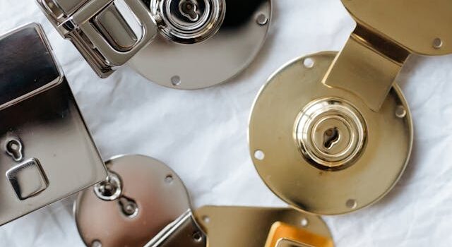 Tarif du serrurier : Quels sont les prix pour une ouverture de porte et comment éviter les frais cachés