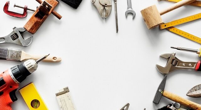 5 erreurs de bricolage qui peuvent vous coûter cher (et comment les éviter)